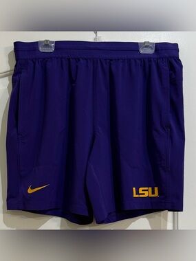 Men’s Nike LSU performance shorts. Dri fit. Size XL.
